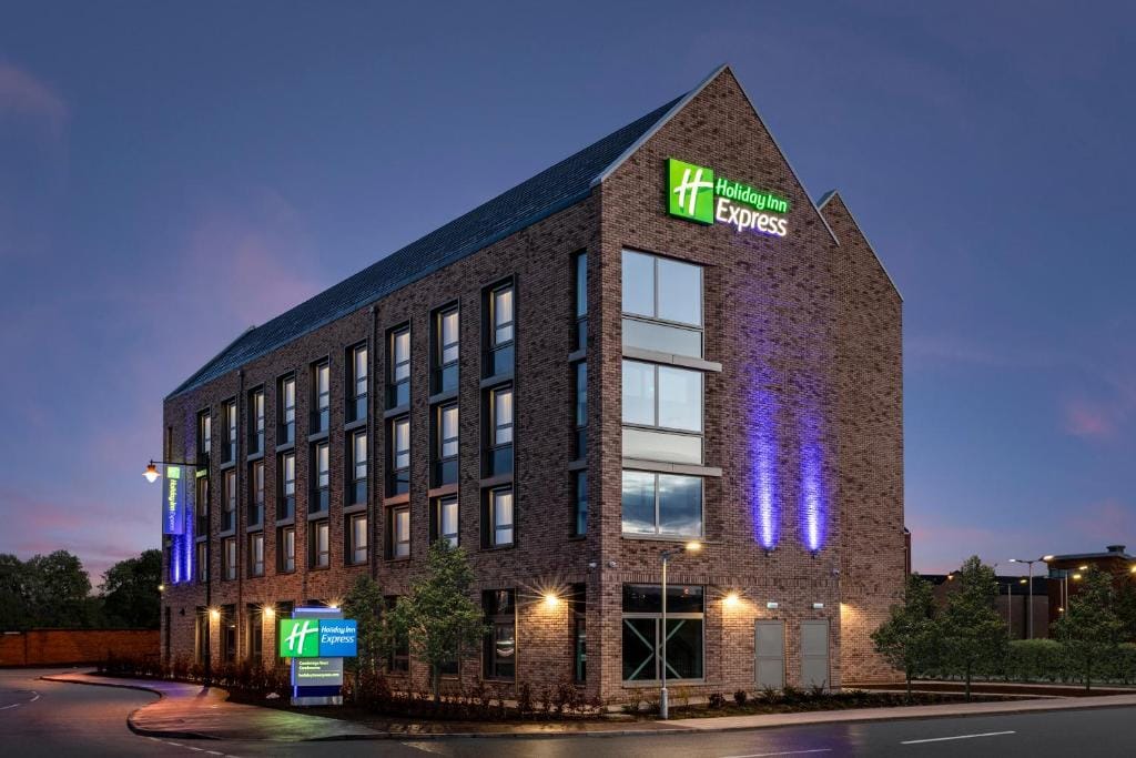 Holiday Inn Express Cambridge West - Cambourne by IHG - 3-star hotel in Cambridge, Cambridge - photo 1