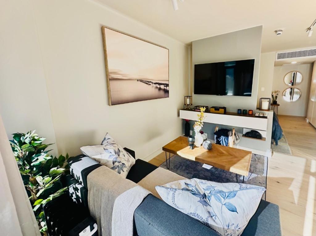 Tokyo Studio with Balcony - Book 4 & Get 5th Night FREE - null-star hotel in Cape Town, Cape Town - photo 1