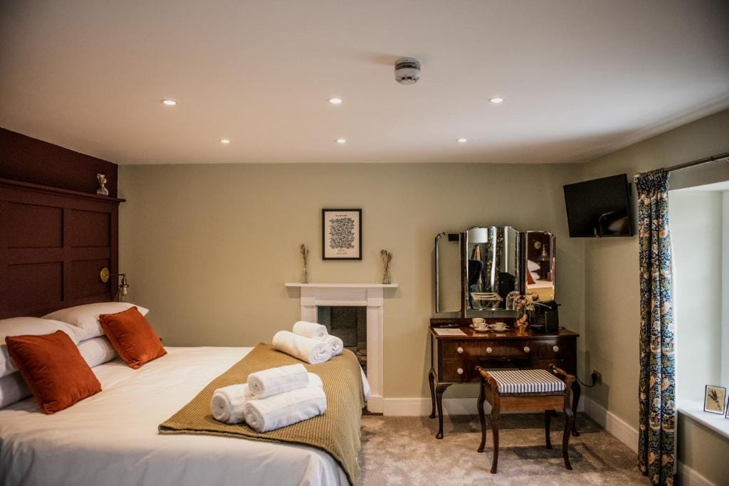 The Heathcock Boutique Hotel - Room 2 - null-star hotel in Cardiff, Cardiff - photo 1