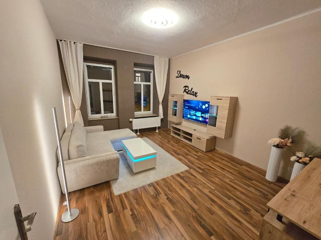 Boardinghouse mit 10 großen Apartments mit Parkplatz und Balkon - Hotel de null estrellas en Chemnitz, Chemnitz - photo 1