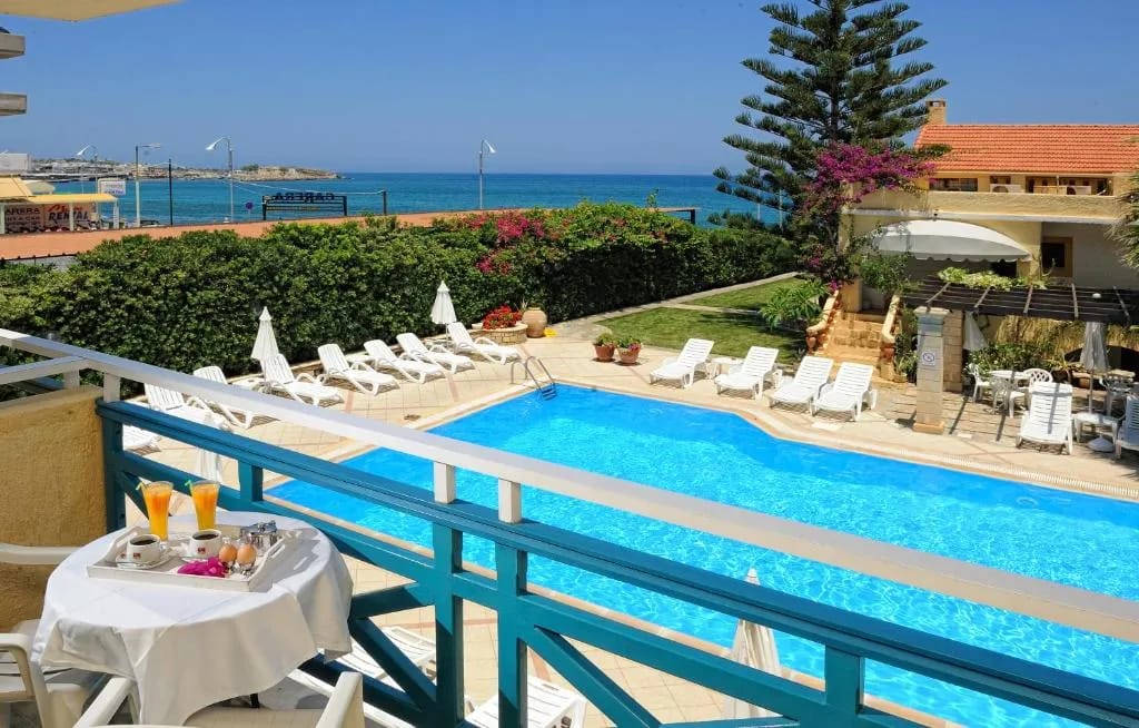 Hotel Petra Beach frente al mar en Hersonissos, Creta