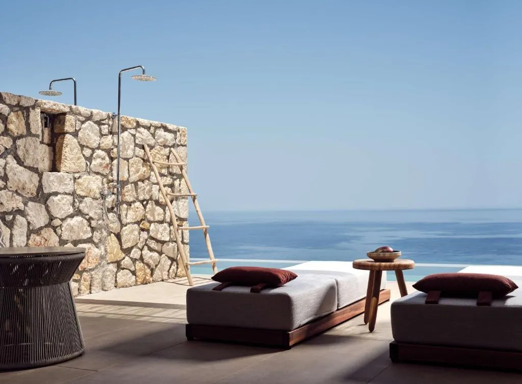 Fachada del hotel The Royal Senses Resort & Spa Crete, Curio Collection by Hilton en Panormos, Rethymno, Creta