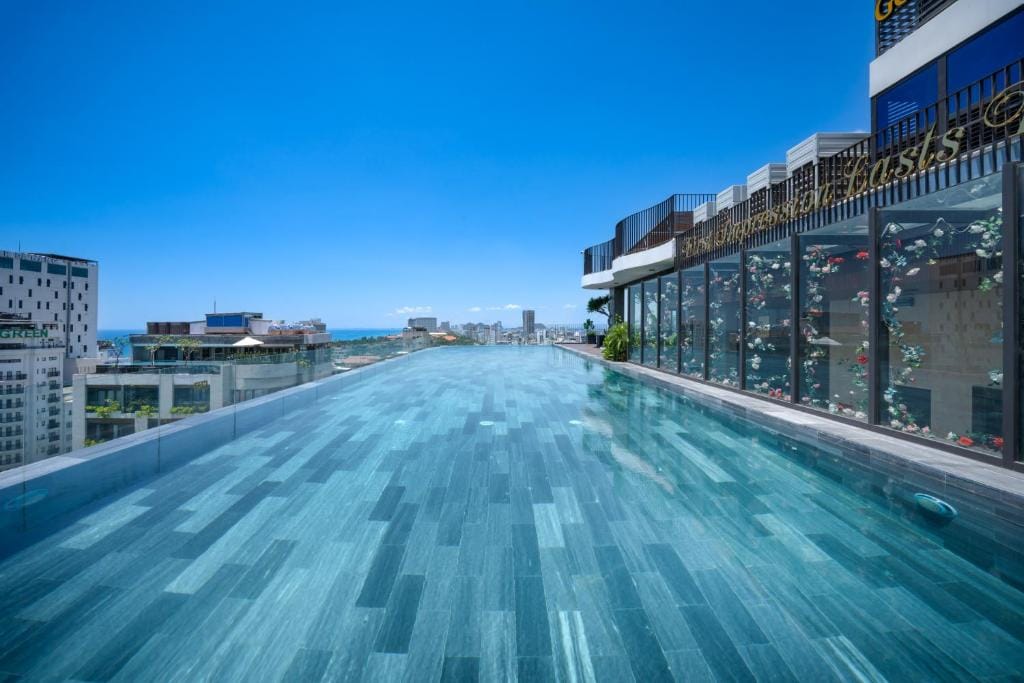 Golden Lotus Grand Da Nang - Panoramic Rooftop Bar & Daily Afternoon Tea - 4-star hotel in Da Nang, Da Nang - photo 1