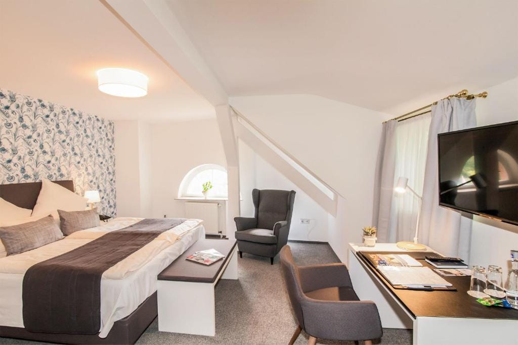 Hofgut Dippelshof Hotel- und Restaurant KG - null-star hotel in Darmstadt, Darmstadt - photo 1