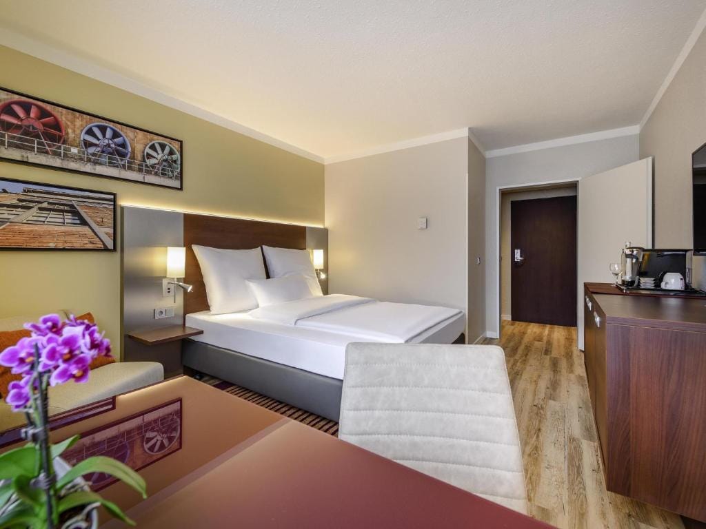 Mercure Hotel Duisburg City - 4-star hotel in Duisburg, Duisburg - photo 1