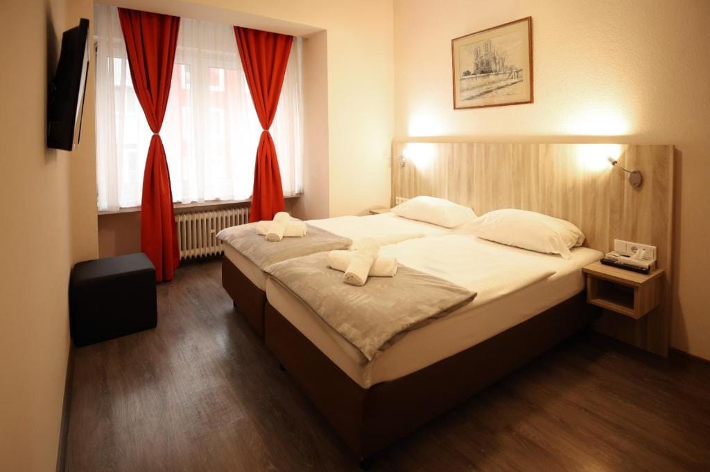 Hotel Paris - Hotel de 3 estrelas em Düsseldorf, Düsseldorf - photo 1
