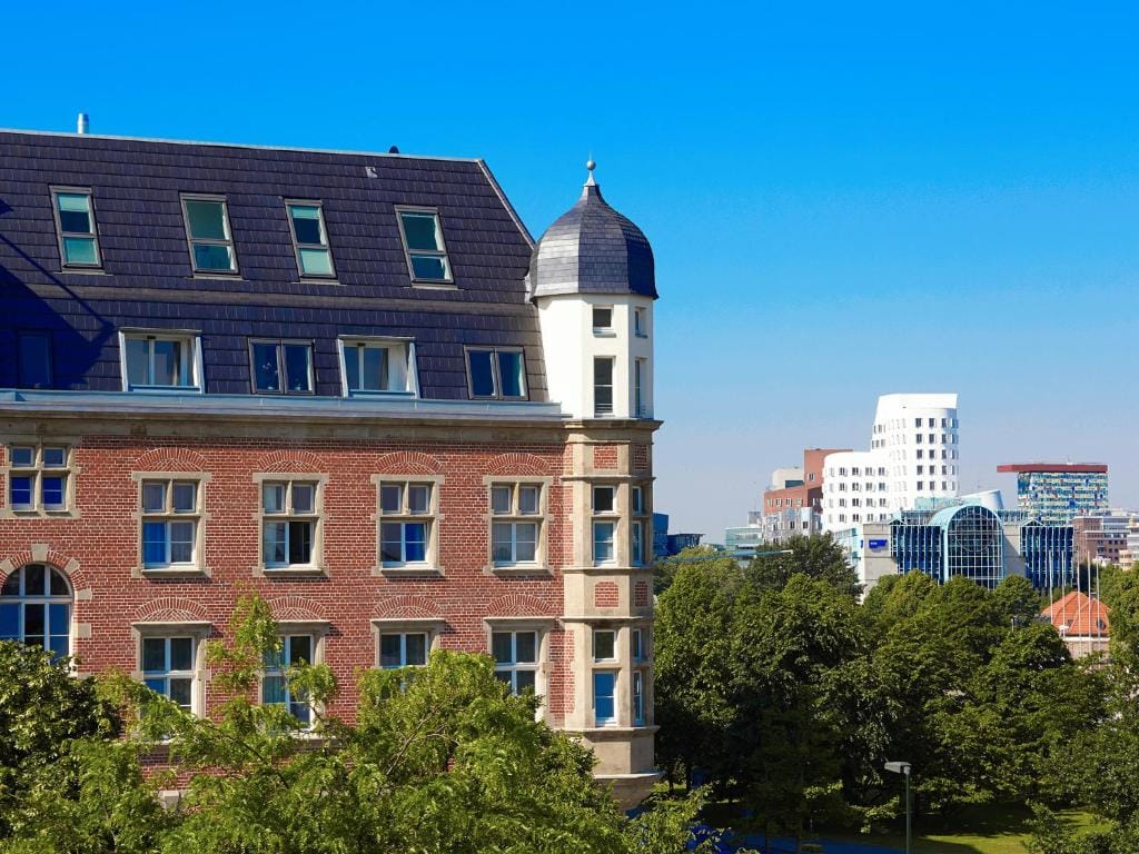 THE RED - Living Suites by the Rhine - Hotel de 5 estrelas em Düsseldorf, Düsseldorf - photo 1