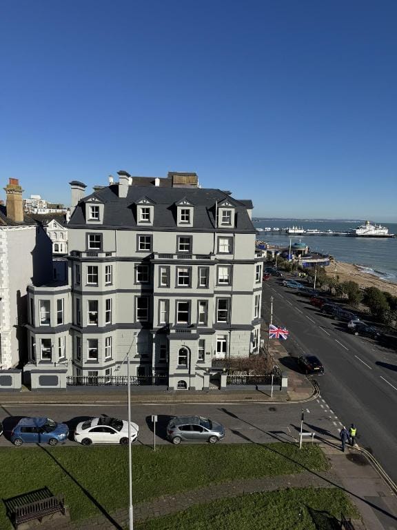 West Rocks Hotel - 3-star hotel in Eastbourne, Eastbourne - photo 1