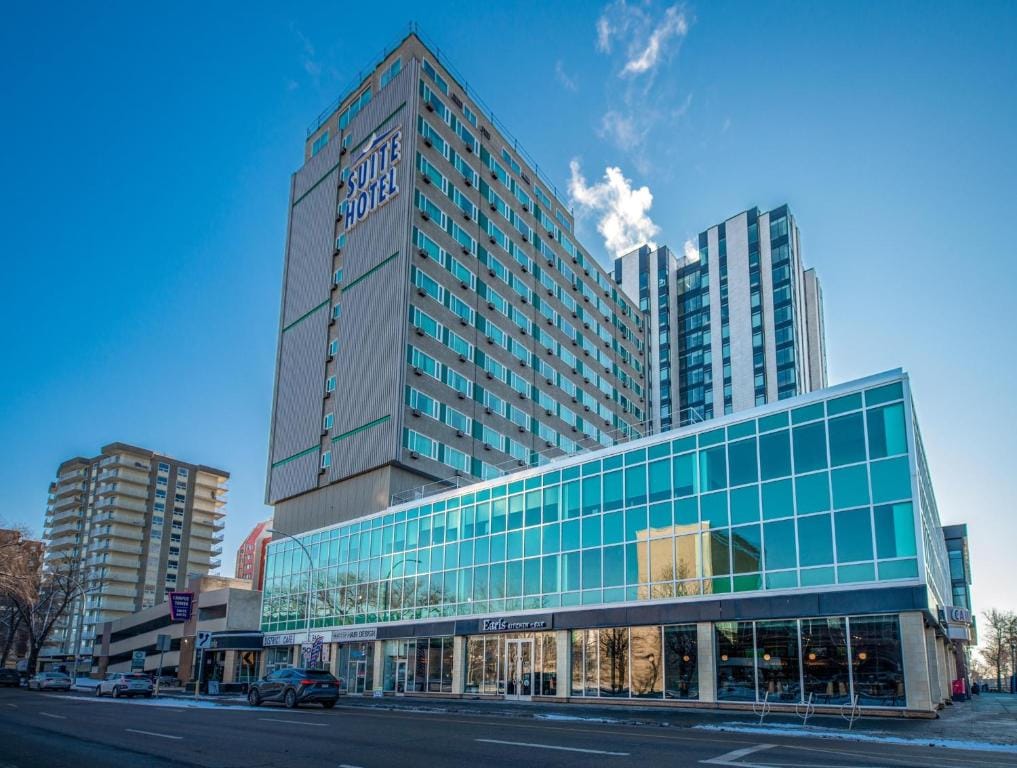 Campus Tower Suite Hotel - 3-star hotel in Edmonton, Edmonton - photo 1