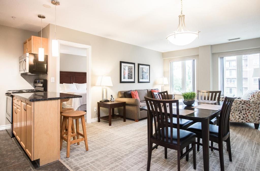 Canterra Suites Hotel - 3-star hotel in Edmonton, Edmonton - photo 1