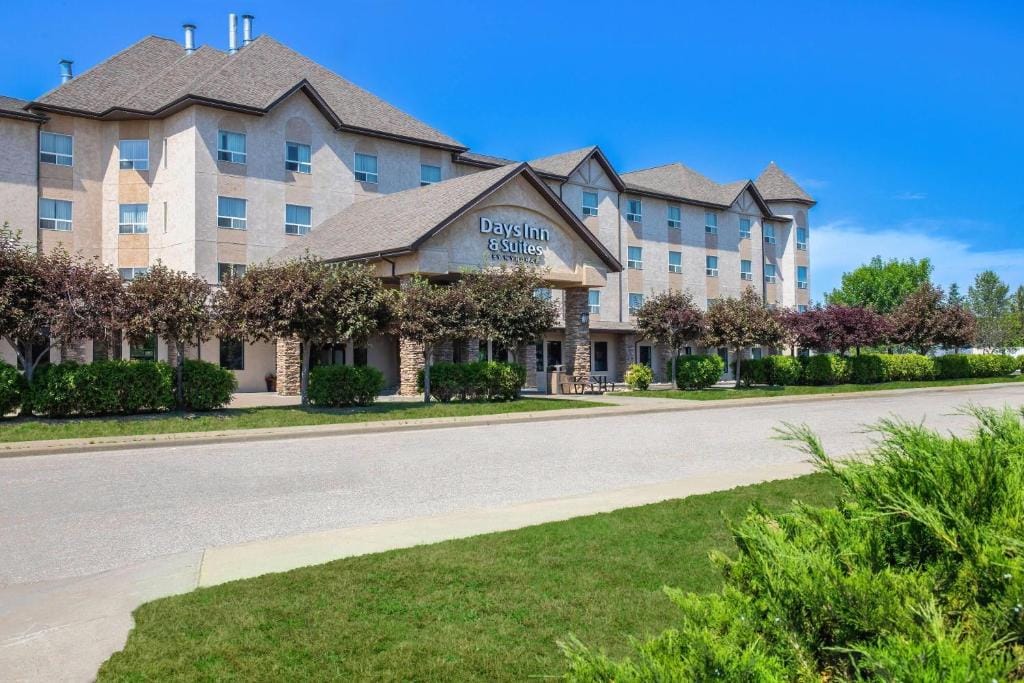Days Inn & Suites by Wyndham West Edmonton - 3-star hotel in Edmonton, Edmonton - photo 1