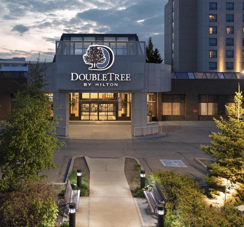 DoubleTree by Hilton West Edmonton - 4-star hotel in Edmonton, Edmonton - photo 1