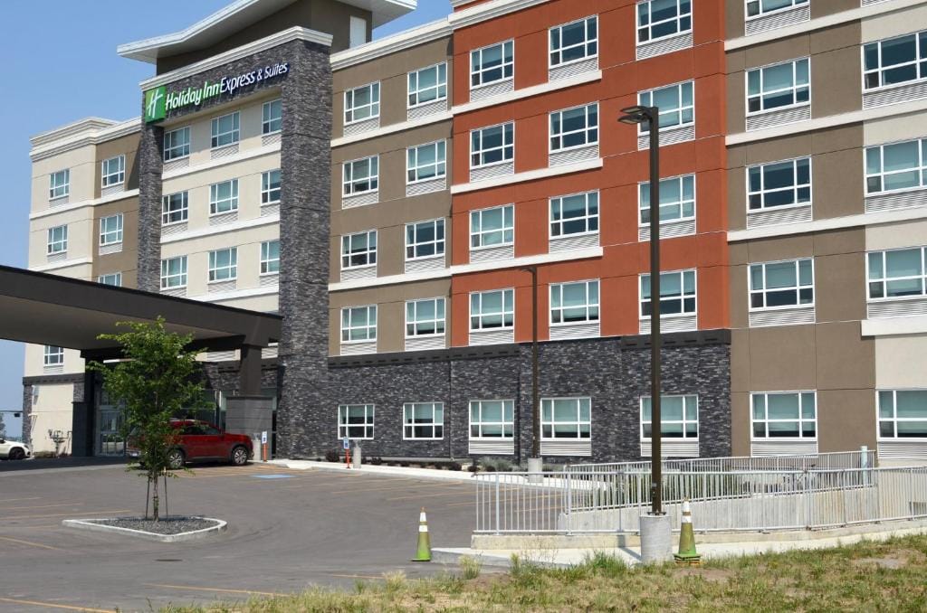Holiday Inn Express & Suites - Edmonton SW – Windermere by IHG - 3-star hotel in Edmonton, Edmonton - photo 1