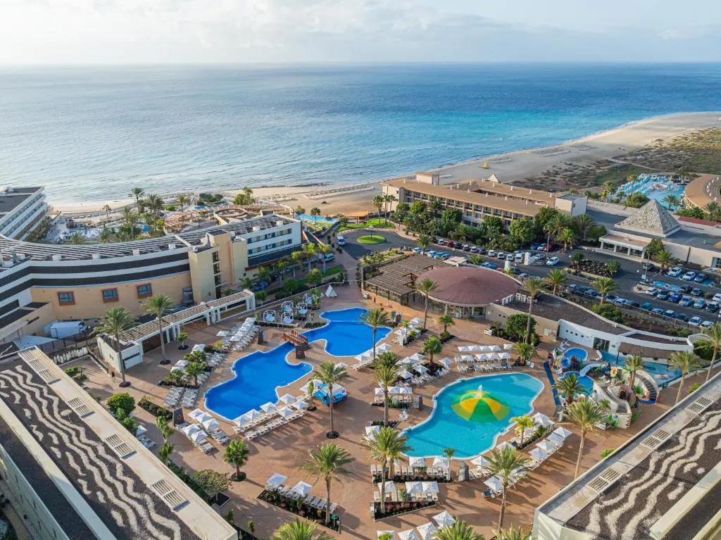 Piscine de l'Iberostar Waves Gaviotas Park à Morro del Jable, Fuerteventura