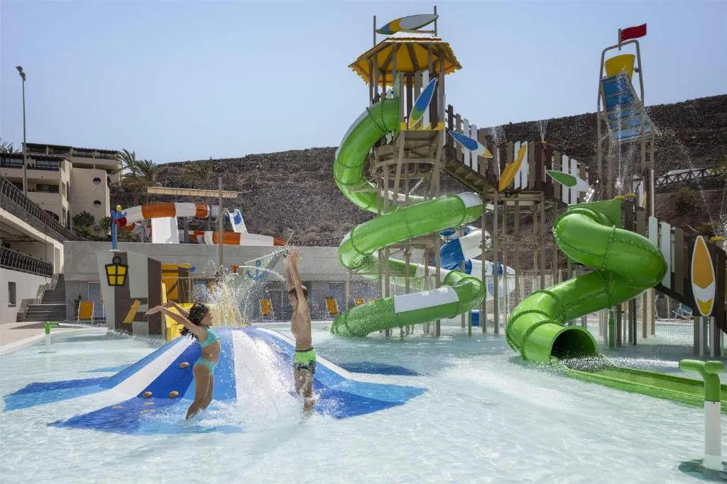 Zona de piscina do Occidental Jandia Mar - All Inclusive em Morro del Jable, Fuerteventura