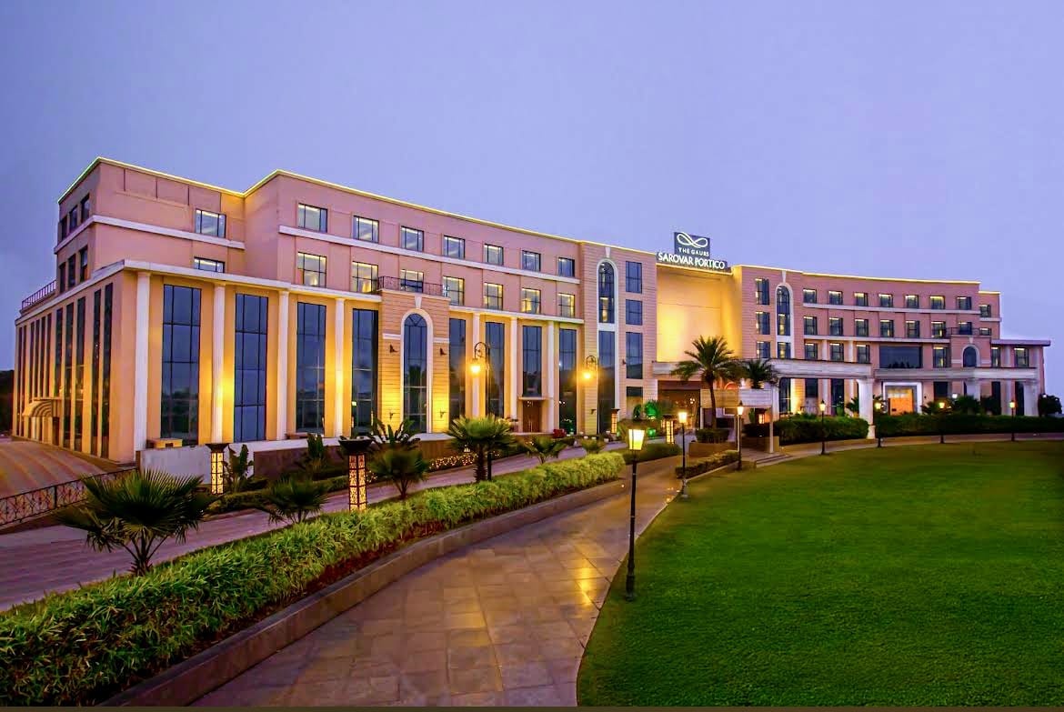 Gaurs Sarovar Premiere Hotel - Gaur City - 4-star hotel in Ghaziabad, Ghaziabad - photo 1