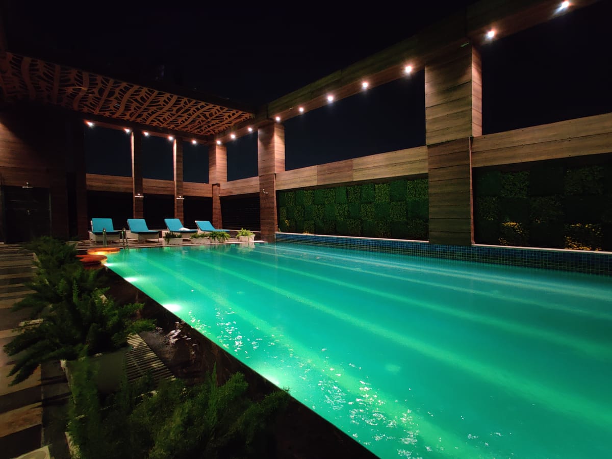 Radisson Blu Towers Kaushambi Delhi NCR - Hotel de 5 estrelas em Ghaziabad, Ghaziabad - photo 1