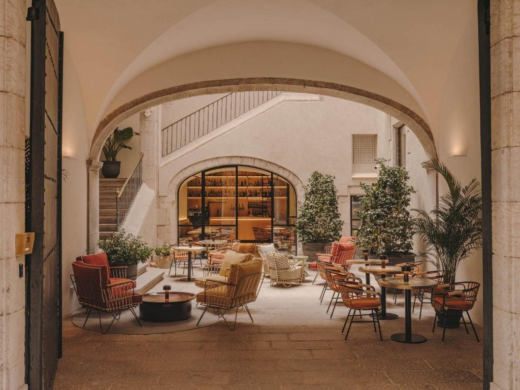 Hotel Palau Fugit - 4-star hotel in Girona, Girona - photo 1