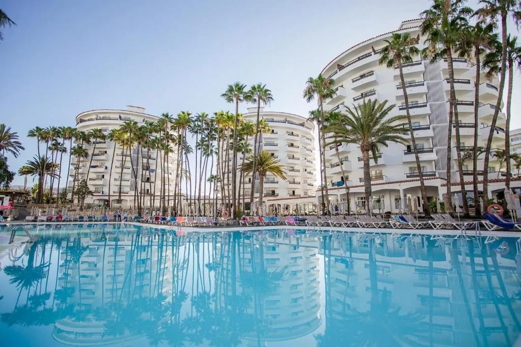 Exterior and pool area au Servatur Waikiki, Grande Canarie