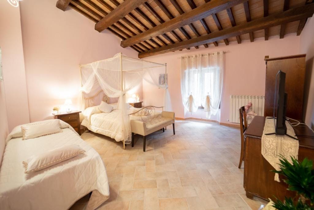 Albergo La Loggia di San Martino - 3-star hotel in Gualdo Tadino, Gualdo Tadino - photo 1