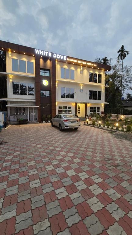 White Dove Luxurious Boutique Hotel, within 3 Km from Guwahati Airport - 3-star hotel in Guwahati, Guwahati - photo 1