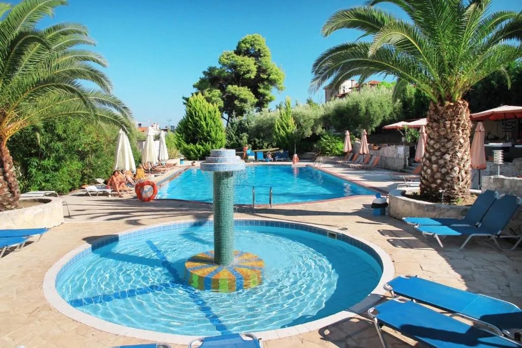 Hotel Paradise - 3-star hotel in Kriopigi, Kassandra, Halkidiki - photo 1