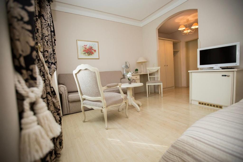 Hotel Burghof - 4-star hotel in Hof, Hof - photo 1