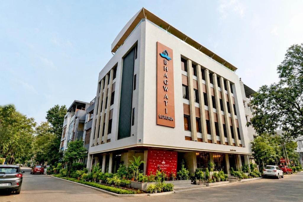 Bhagwati luxuria - 3-star hotel in Indore, Indore - photo 1