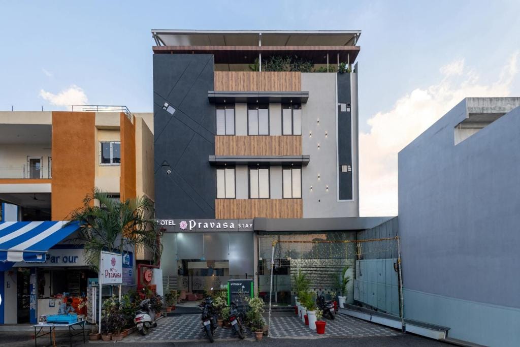 Hotel Pravasa Stay, Dewas Naka - 3-star hotel in Indore, Indore - photo 1