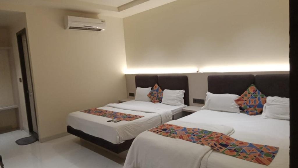 Hotel Santoor - Geeta Bhawan Square - 3-star hotel in Indore, Indore - photo 1