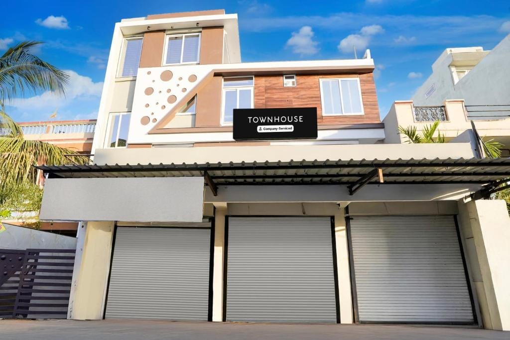 Super Townhouse Rajendra Nagar Main Road - 4-star hotel in Indore, Indore - photo 1