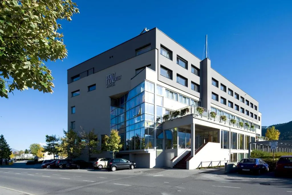 Hotel Penz West - Hotel de 4 estrelas em Hötting (west bank, Inn cycle path), Innsbruck - photo 1