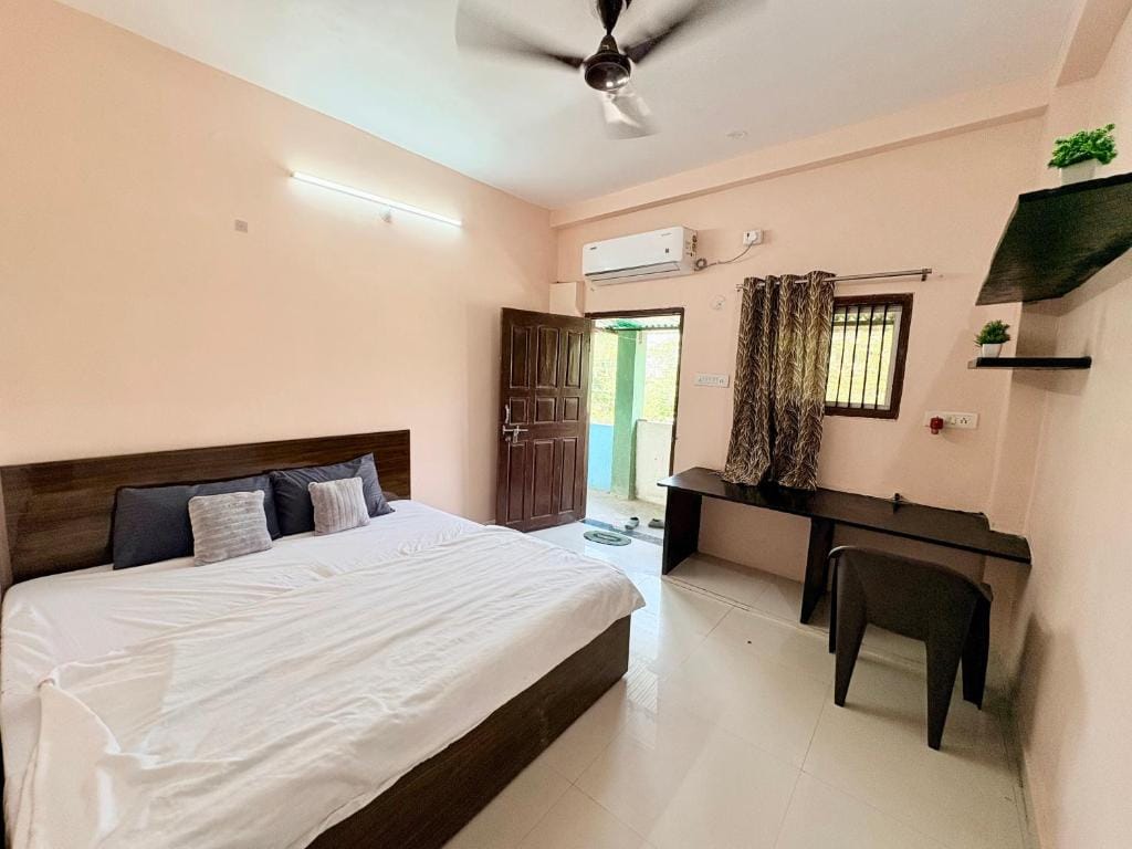 Hotel 5 Star Yatri Vishram Dormitory And Rooms - 3-star hotel in Jabalpur, Jabalpur - photo 1