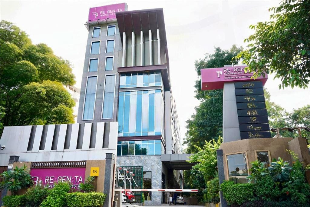 Regenta Central the Crystal Kanpur, - 4-star hotel in Kānpur, Kanpur - photo 1