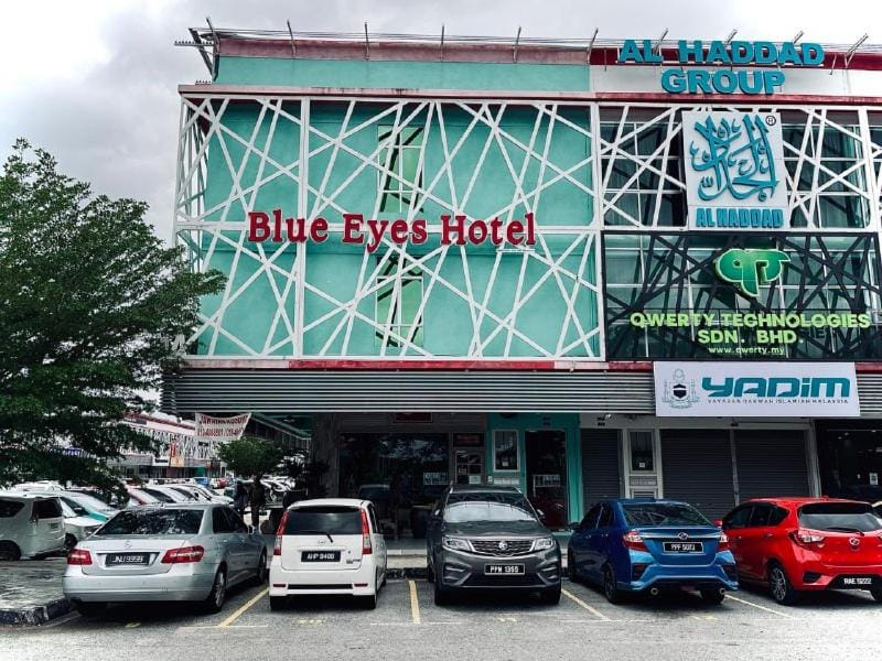 Blue Eyes Hotel - 3-star hotel in Kepala Batas, Kepala Batas - photo 1