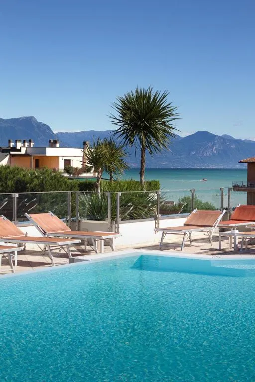 Hotel Arena Sirmione piscina e jardim