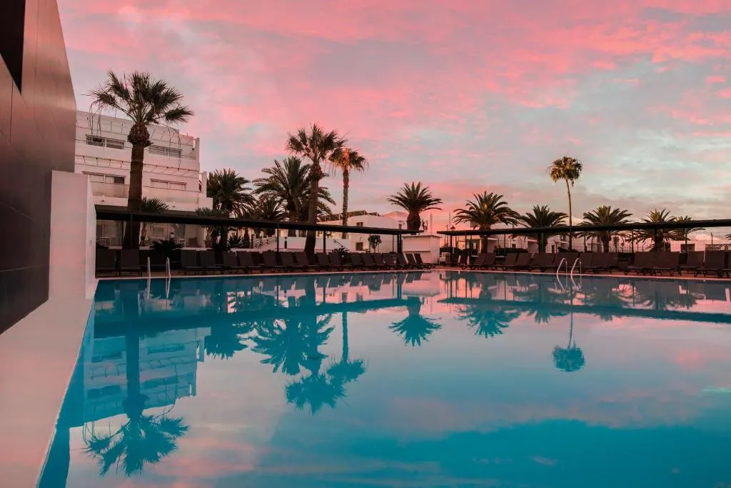 Aequora Lanzarote Suites - Hotel de 4 estrelas em Puerto del Carmen, Lanzarote - photo 1