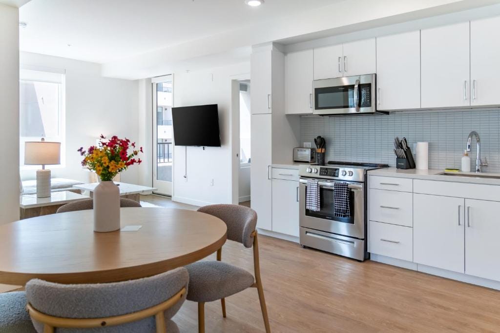 Luxury 2 Bedroom Residence With Fitness and Outdoor Pool - null-star hotel in Los Angeles, Los Angeles - photo 1
