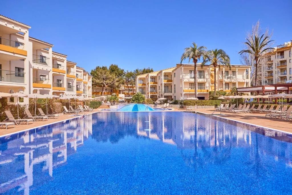 Zona de piscinas del Zafiro Tropic, Port d'Alcudia, Mallorca