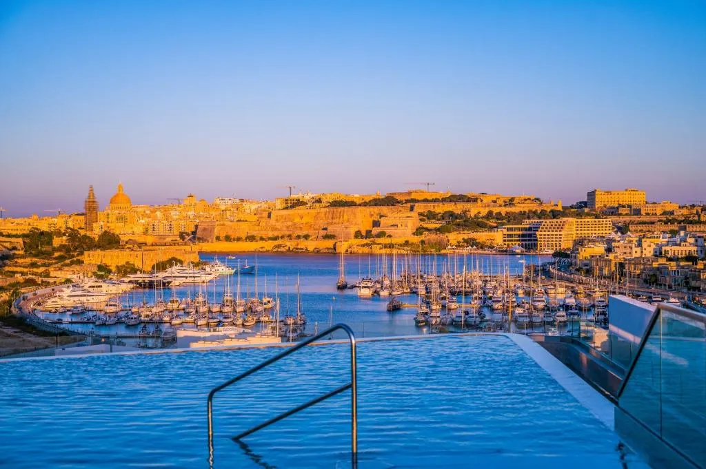 Grands Suites Hotel and Spa Sliema - 4-star hotel in Il-Gżira (Sliema seafront), Malta - photo 1