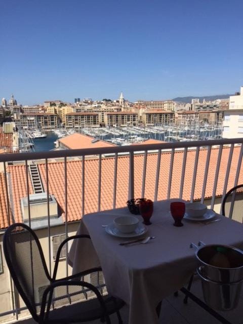 Suite privée du balcon du vieux port Marseille - 4-star hotel in Marseille, Marseille - photo 1