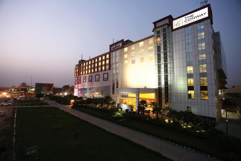 The Conway - 4-star hotel in Meerut, Meerut - photo 1