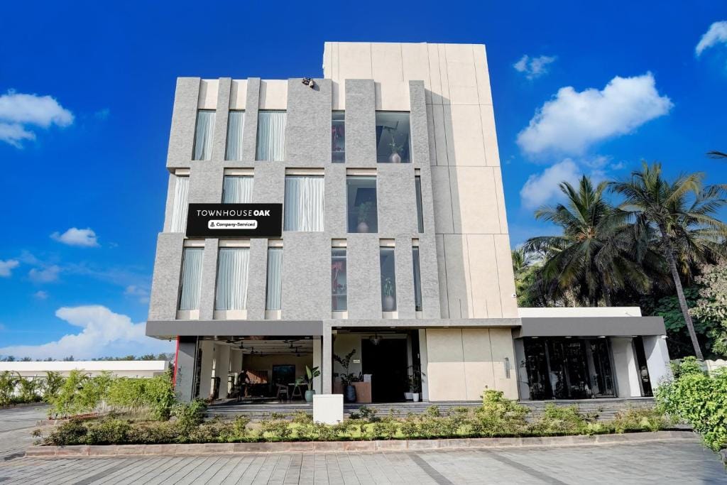 Super Townhouse Oak T. Narasipura Road Formerly Hotel Nishara - 3-star hotel in Mysore, Mysore - photo 1