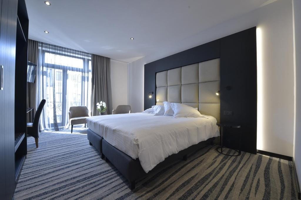 Hotel Monarc - 4-star hotel in Ostend, Ostend - photo 1
