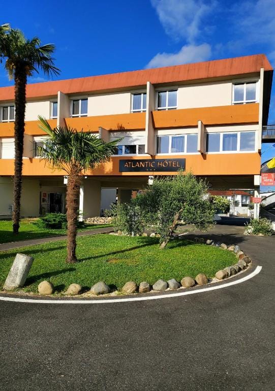 Atlantic Hôtel - Hotel de 3 estrellas en Pau, Pau - photo 1