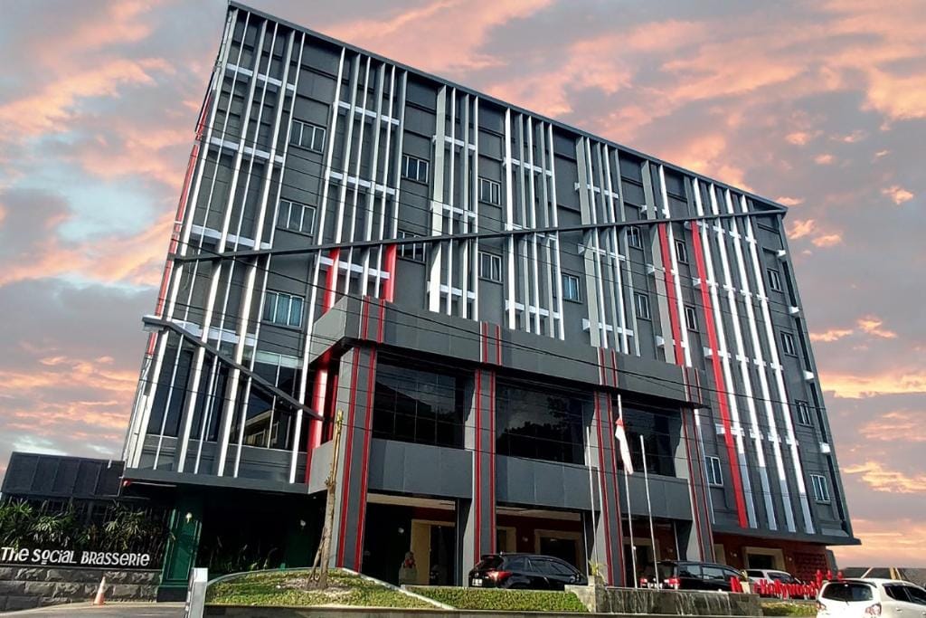 New Hollywood Pekanbaru Hotel - 3-star hotel in Pekanbaru, Pekanbaru - photo 1
