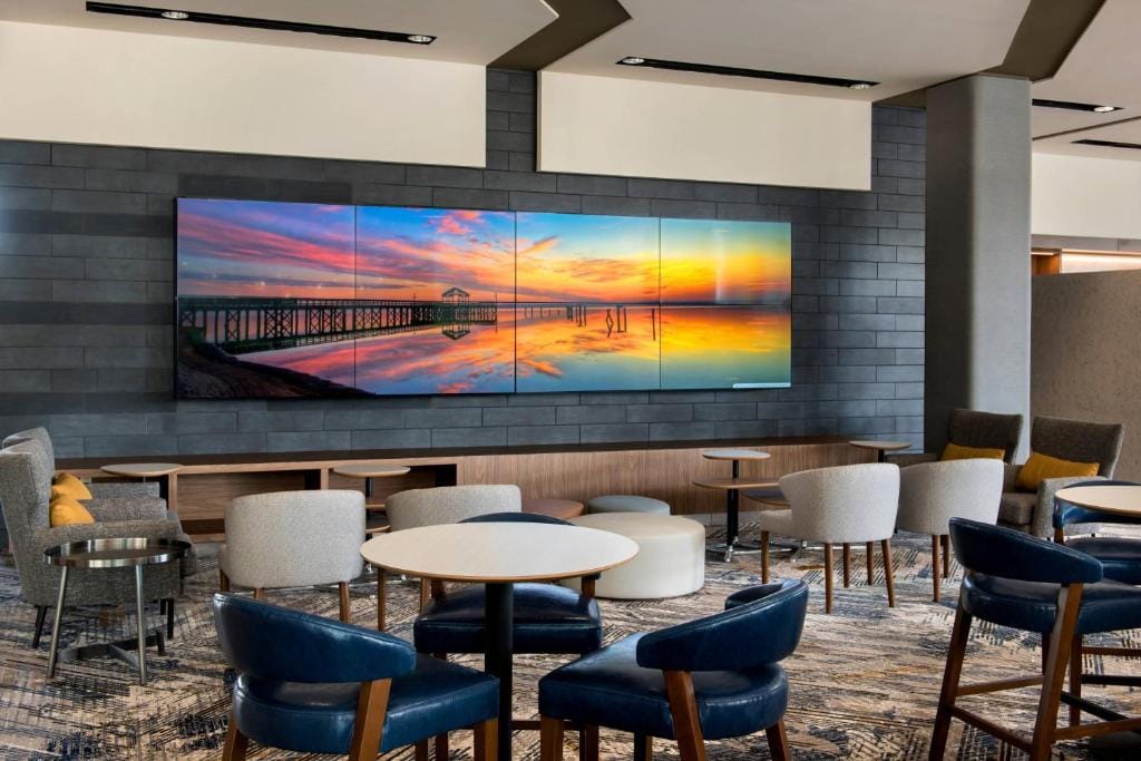 Courtyard by Marriott Philadelphia South at The Navy Yard - 3-star hotel in Philadelphia, Philadelphia - photo 1
