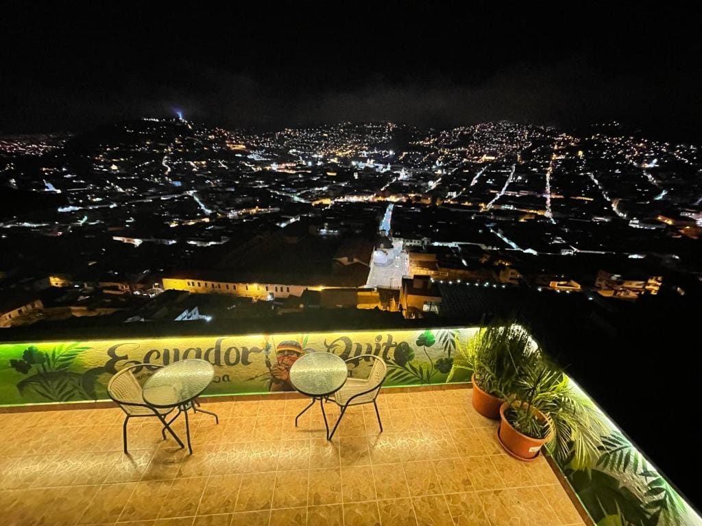 ITCHIMBIA GARDEN QUITO Suites Coloniales renovadas con vista a la Cordillera de los Andes de Quito - 0-star hotel in Quito, Quito