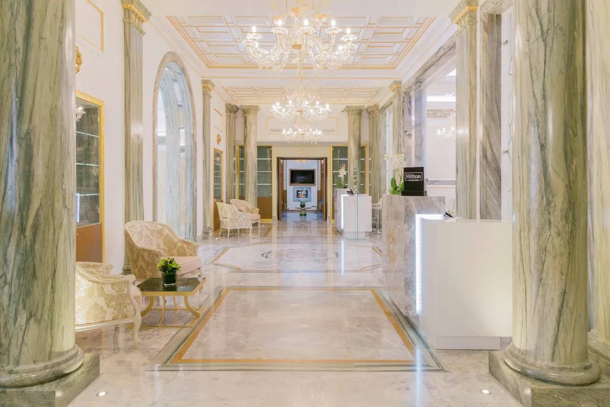 Vestíbulo y entrada del Aleph Rome Hotel en Via Veneto