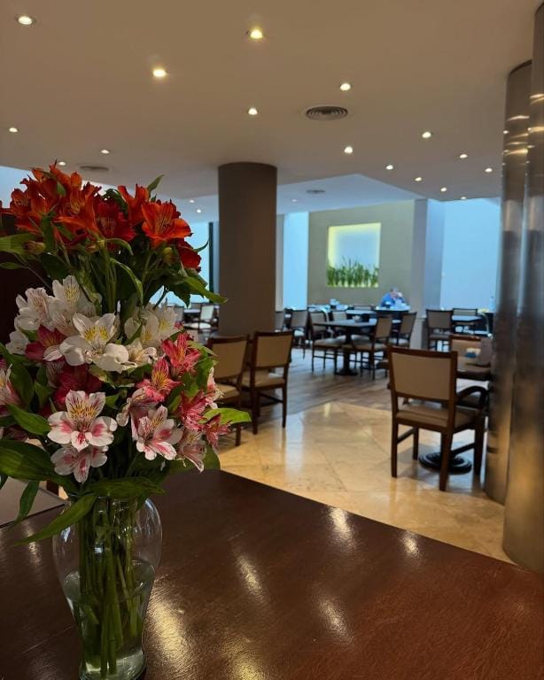 Urquiza Apart Hotel & Suites - 4-star hotel in Rosario, Rosario - photo 1